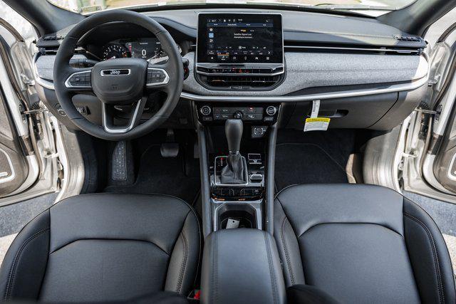 2024 Jeep Compass COMPASS LATITUDE LUX 4X4