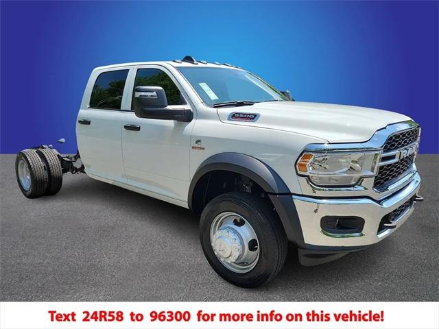 2024 RAM Ram 5500 Chassis Cab RAM 5500 TRADESMAN CHASSIS CREW CAB 4X4 60 CA