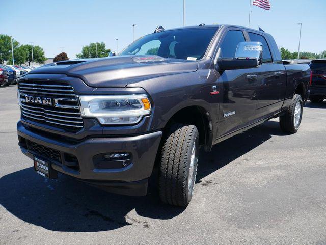 2024 RAM Ram 3500 RAM 3500 LARAMIE MEGA CAB 4X4 64 BOX