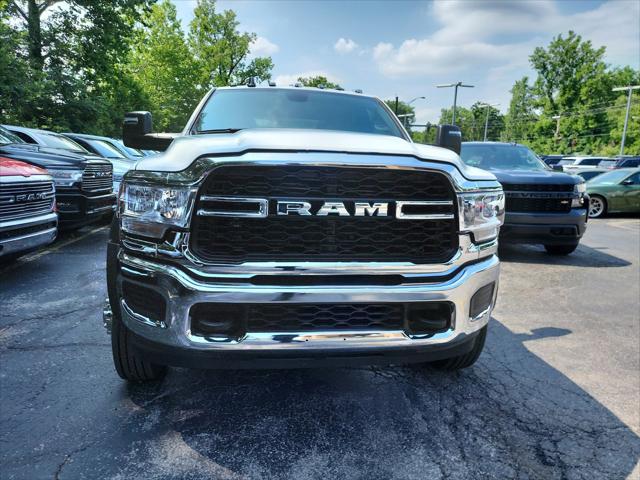 2024 RAM Ram 5500 Chassis Cab RAM 5500 TRADESMAN CHASSIS CREW CAB 4X4 60 CA