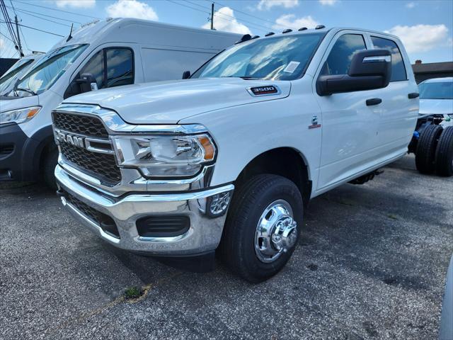 2024 RAM Ram 3500 Chassis Cab RAM 3500 TRADESMAN CREW CAB CHASSIS 4X4 60 CA