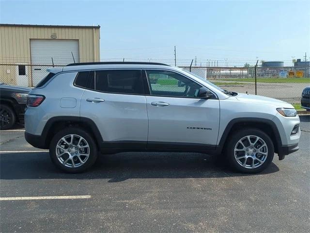 2024 Jeep Compass COMPASS LATITUDE LUX 4X4