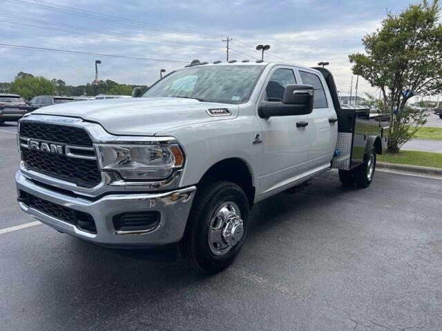 2024 RAM Ram 3500 Chassis Cab RAM 3500 TRADESMAN CREW CAB CHASSIS 4X4 60 CA