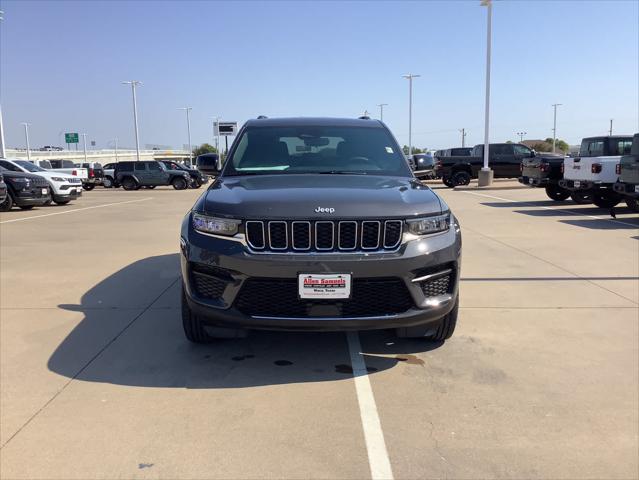 2024 Jeep Grand Cherokee GRAND CHEROKEE LAREDO 4X4