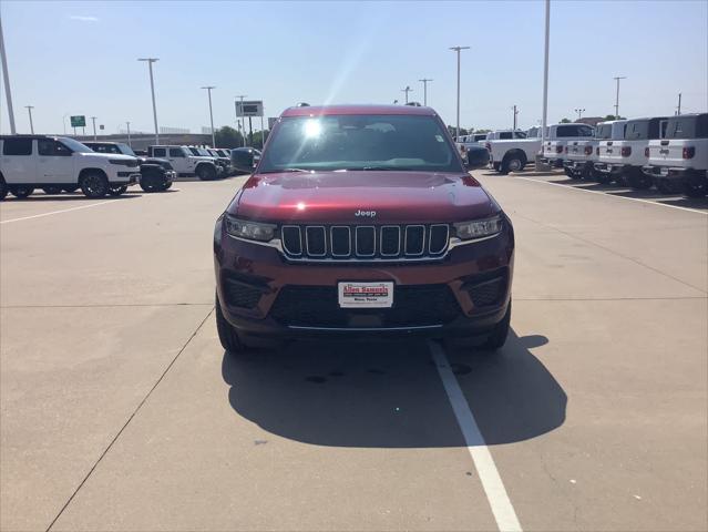 2024 Jeep Grand Cherokee GRAND CHEROKEE LAREDO 4X4