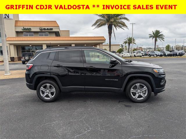 2024 Jeep Compass COMPASS LATITUDE 4X4