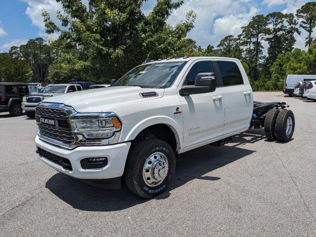 2024 RAM Ram 3500 Chassis Cab RAM 3500 LIMITED CREW CAB CHASSIS 4X4 60 CA