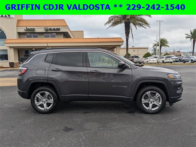 2024 Jeep Compass COMPASS LATITUDE 4X4