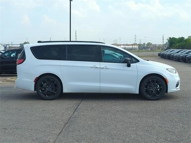 2024 Chrysler Pacifica PACIFICA LIMITED