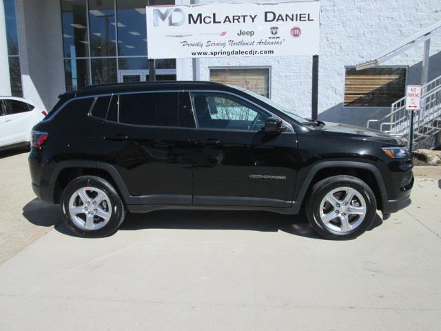 2024 Jeep Compass COMPASS LATITUDE 4X4