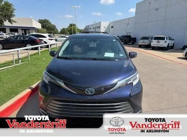 2022 Toyota Sienna Limited for sale in Arlington, TX