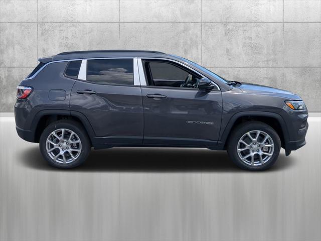 2024 Jeep Compass COMPASS LATITUDE LUX 4X4