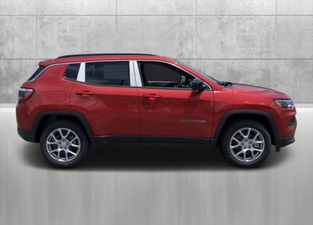 2024 Jeep Compass COMPASS LATITUDE LUX 4X4