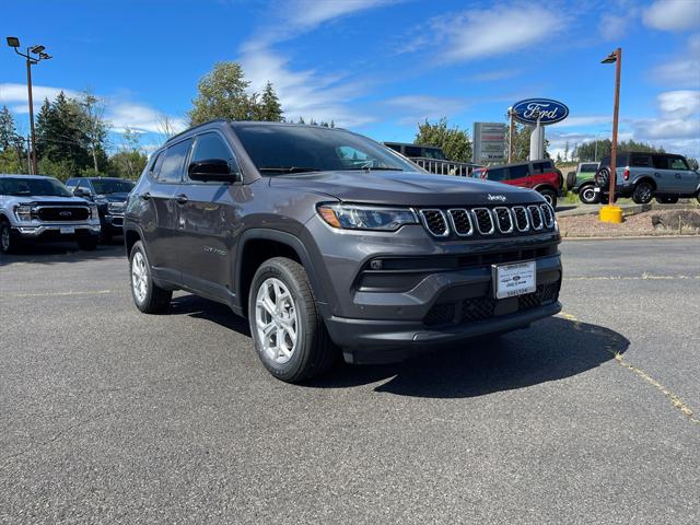 2024 Jeep Compass COMPASS LATITUDE 4X4