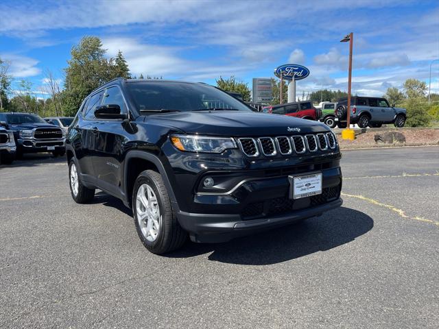 2024 Jeep Compass COMPASS LATITUDE 4X4