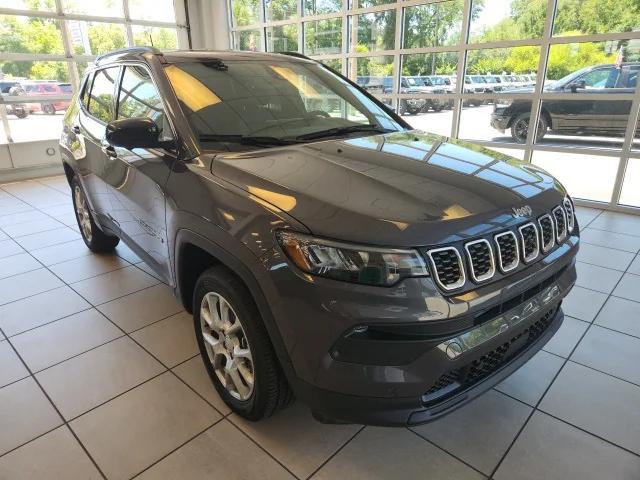 2024 Jeep Compass COMPASS LATITUDE LUX 4X4