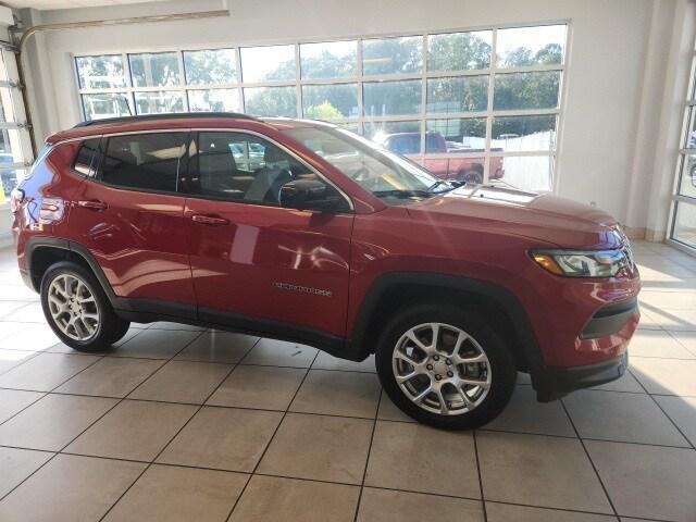 2024 Jeep Compass COMPASS LATITUDE LUX 4X4