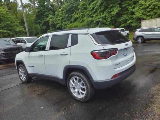 2024 Jeep Compass COMPASS LATITUDE LUX 4X4