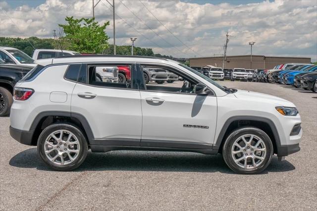 2024 Jeep Compass COMPASS LATITUDE LUX 4X4