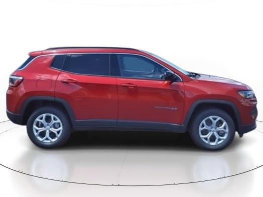 2024 Jeep Compass COMPASS LATITUDE 4X4