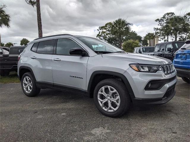 2024 Jeep Compass COMPASS LATITUDE 4X4