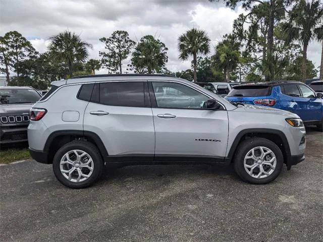 2024 Jeep Compass COMPASS LATITUDE 4X4