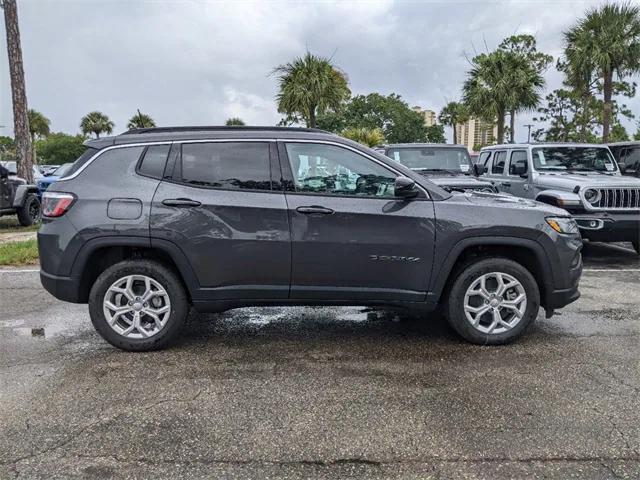 2024 Jeep Compass COMPASS LATITUDE 4X4