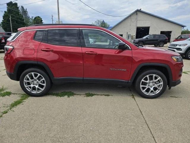 2024 Jeep Compass COMPASS LATITUDE LUX 4X4