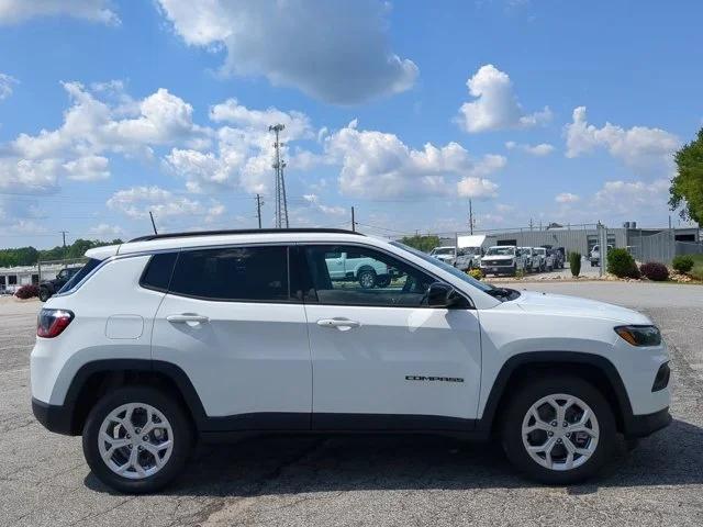 2024 Jeep Compass COMPASS LATITUDE 4X4