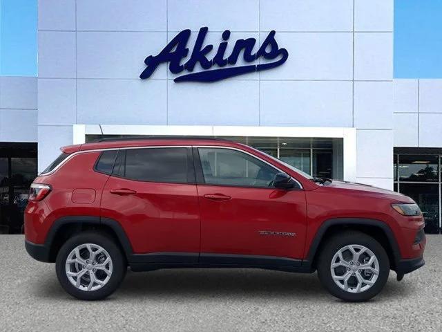 2024 Jeep Compass COMPASS LATITUDE 4X4