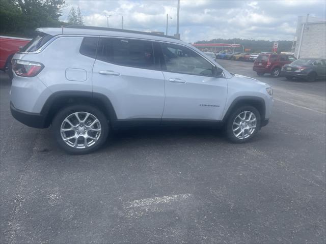 2024 Jeep Compass COMPASS LATITUDE LUX 4X4