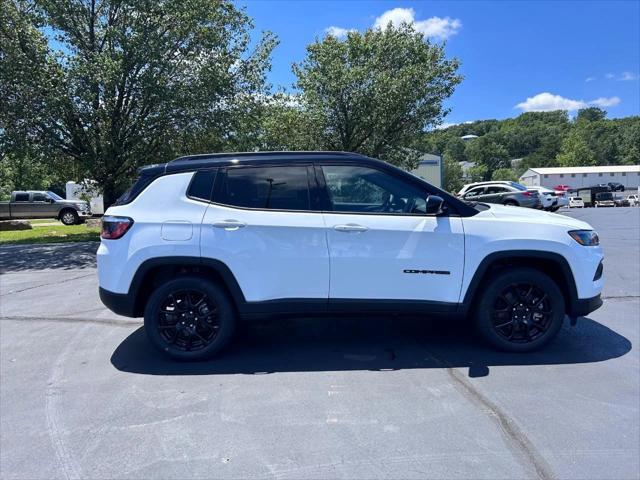 2024 Jeep Compass COMPASS LATITUDE 4X4