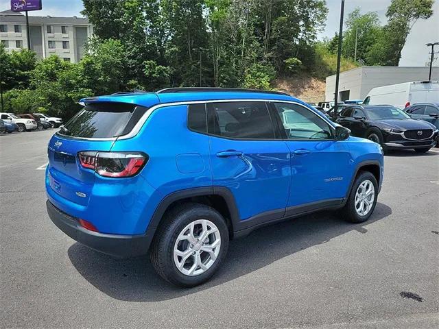 2024 Jeep Compass COMPASS LATITUDE 4X4