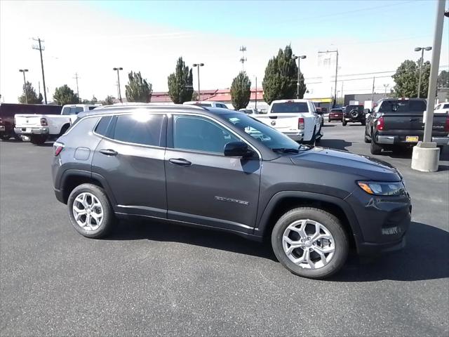 2024 Jeep Compass COMPASS LATITUDE 4X4