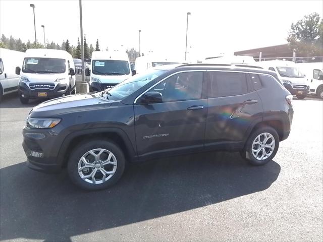 2024 Jeep Compass COMPASS LATITUDE 4X4