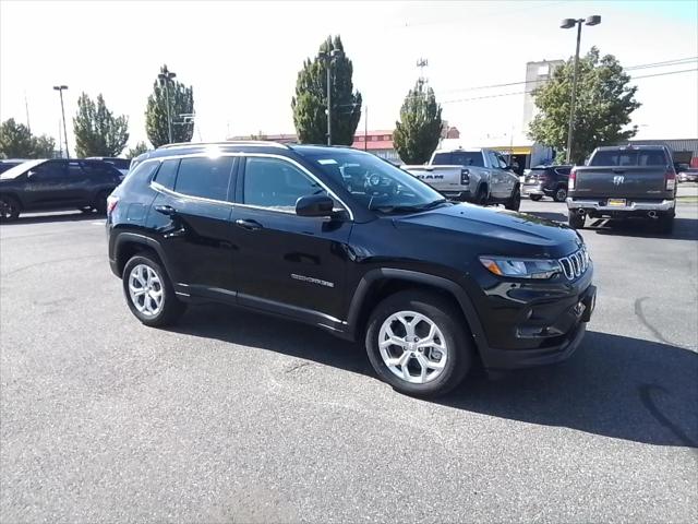 2024 Jeep Compass COMPASS LATITUDE 4X4