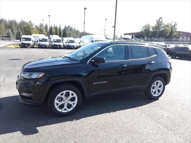 2024 Jeep Compass COMPASS LATITUDE 4X4