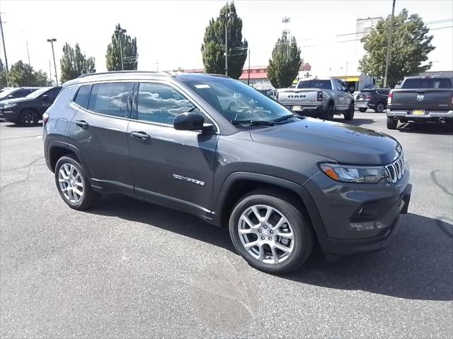 2024 Jeep Compass COMPASS LATITUDE LUX 4X4