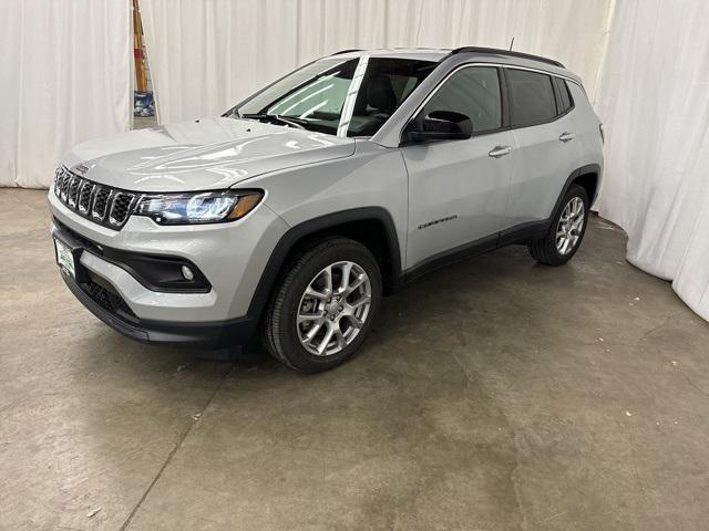 2024 Jeep Compass COMPASS LATITUDE LUX 4X4