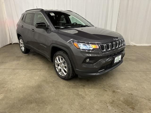 2024 Jeep Compass COMPASS LATITUDE LUX 4X4