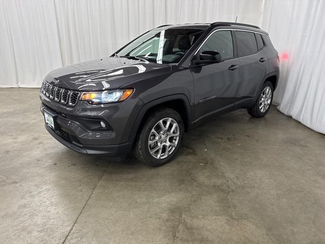 2024 Jeep Compass COMPASS LATITUDE LUX 4X4