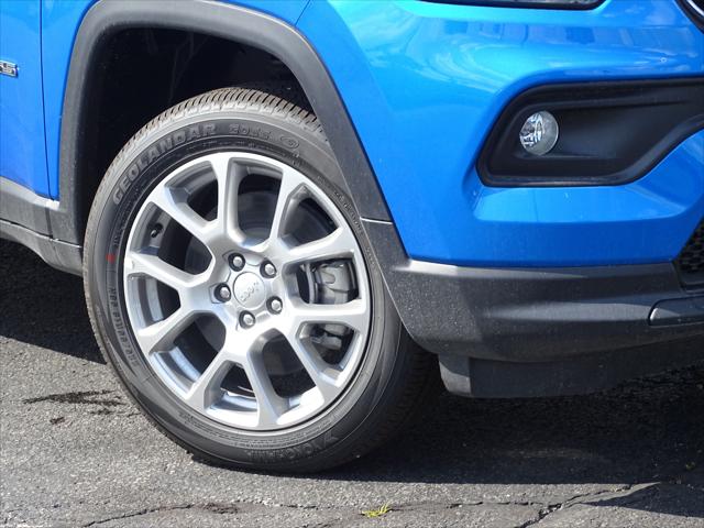 2024 Jeep Compass COMPASS LATITUDE LUX 4X4