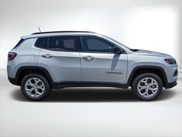 2024 Jeep Compass COMPASS LATITUDE 4X4