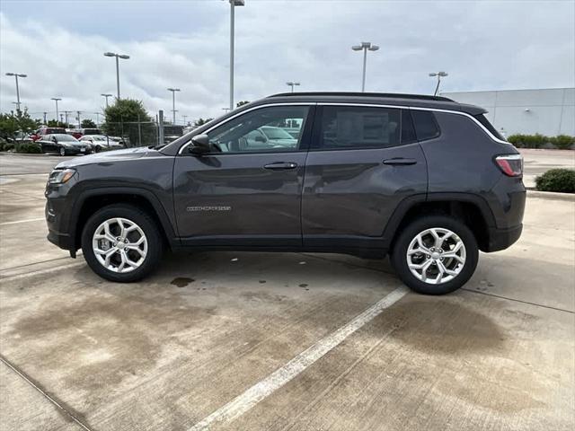 2024 Jeep Compass COMPASS LATITUDE 4X4