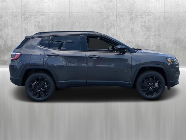 2024 Jeep Compass COMPASS LATITUDE 4X4