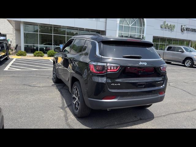 2024 Jeep Compass COMPASS LATITUDE LUX 4X4