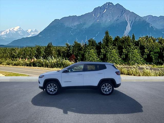 2024 Jeep Compass COMPASS LATITUDE LUX 4X4