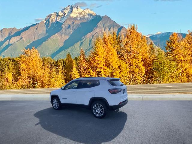 2024 Jeep Compass COMPASS LATITUDE LUX 4X4