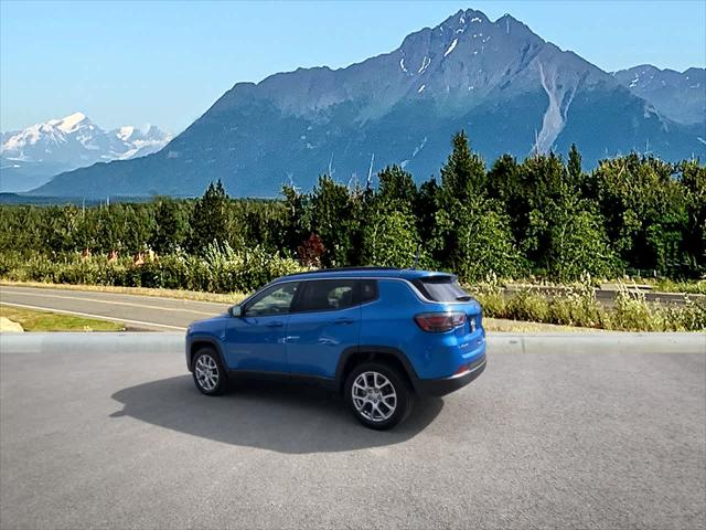 2024 Jeep Compass COMPASS LATITUDE LUX 4X4