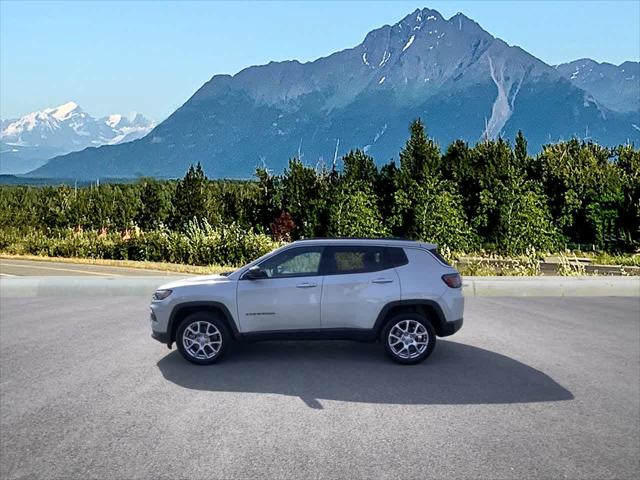 2024 Jeep Compass COMPASS LATITUDE LUX 4X4